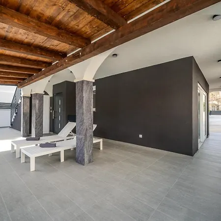 Diamond * Трогір